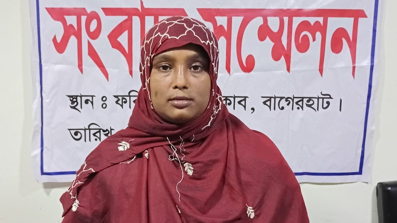 ধর্ম পরিবর্তন করে বিয়ের পর ২৫ লাখ টাকা দাবির অভিযোগ শিক্ষকের বিরুদ্ধে, বিচারের দাবি গৃহবধূর